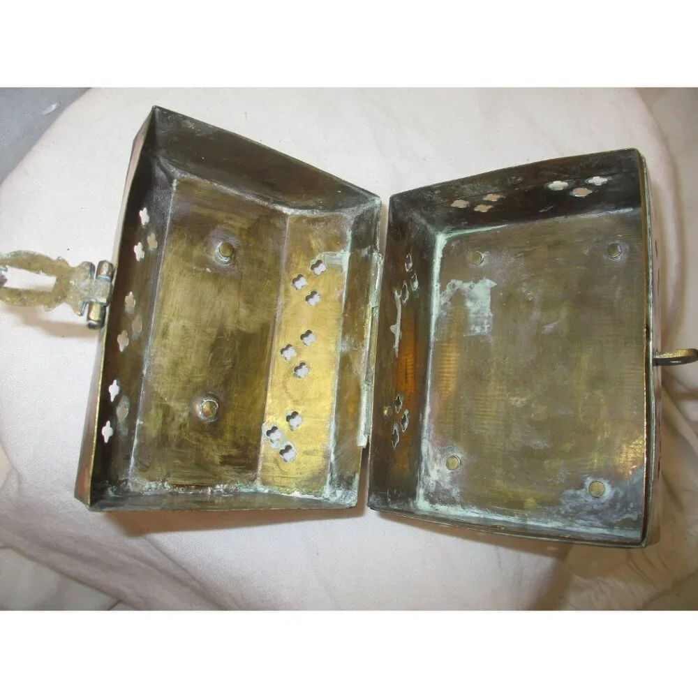 Cricket Box~For Good Luck~Trinkets Jewels‎ Secrets Crickets Vintage Brass